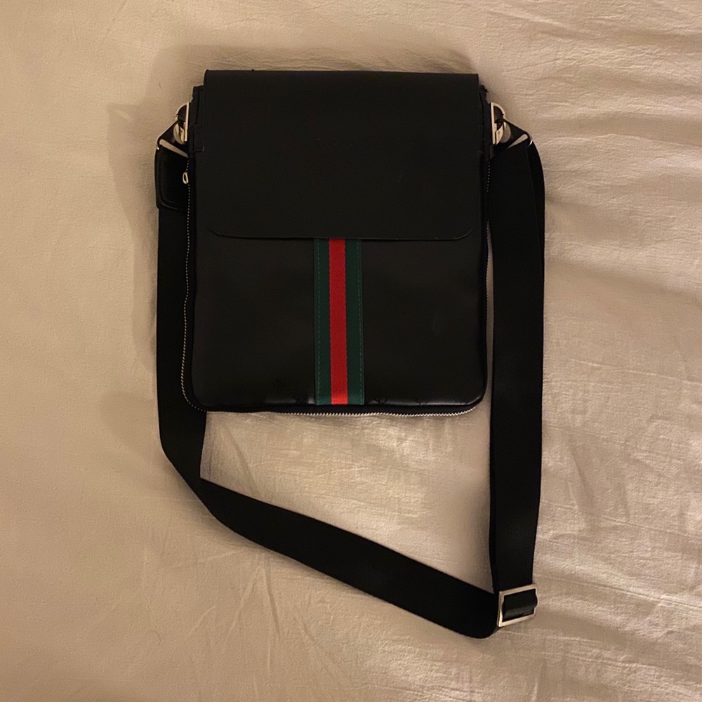 Vintage Gucci crossbody purse